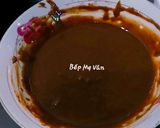 Hình bước làm 1 của món Bánh bông lan cacao cuộn kem