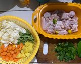 Foto langkah ke 1 dari resep Sayur sop ayam.