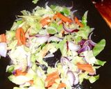 A picture of step 2 of Mie goreng jawa.