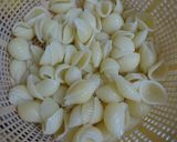 A picture of step 4 of Macaroni in fruits with yoghurt.
