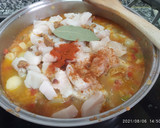 Foto del paso 6 de la receta: Guiso marinero de cazón o tintorera con papas y fideos