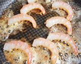 Foto del paso 2 de la receta: Arroz meloso de pulpo y gambones