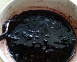 A picture of step 4 of Bee's Blackberry Balsamic Vinegar.