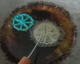 Foto langkah ke 7 dari resep Kembang Goyang Betawi Bunga Telang.