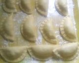A picture of step 4 of How to use meat pie cutter.