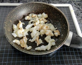 Foto del paso 3 de la receta: Tomate relleno de ensalada de arroz y bacalao