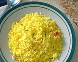 Foto langkah ke 4 dari resep Nasi goreng kunyit daun jeruk.