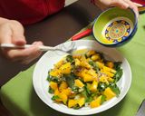 Foto del passaggio 7 della ricetta Insalata di cachi, rucola e finocchi