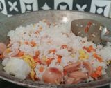Foto langkah ke 4 dari resep Nasi Goreng Sosis Keju.