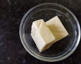 A picture of step 1 of Chilli cheese toast.