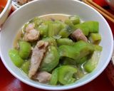 Hình bước làm 2 của món Mướp xào thịt vai heo