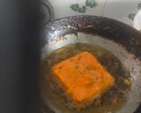 A picture of step 6 of Tiranga bread pakora.
