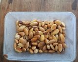 Foto langkah ke 2 dari resep Salt n Vinegar Almond.
