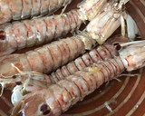 Foto del paso 2 de la receta: Fideuà de galeras y gambitas, al azafrán