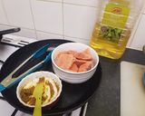 A picture of step 4 of Pan fried salmon with green beans and sauce.