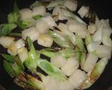 A picture of step 2 of Unbeatable Bonito and Soy Sauce Seasoning! Easy Japanese Leek Rice Cakes.
