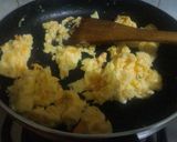 Foto langkah ke 4 dari resep Orek Telur Wortel Keju ala Fitriyani.