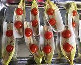 Une image de l'étape 3 de Barquettes d endives aux anchois tomates cerises et cornichons américains.