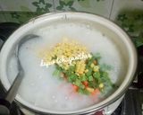 Foto langkah ke 4 dari resep Bubur Ayam Sayur Enak Bergizi.