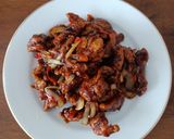 Foto langkah ke 6 dari resep Ayam Goreng Saus Mentega.