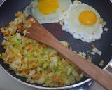 Foto langkah ke 4 dari resep Bokkeumbab (볶음밥) - Nasi Goreng Simple Korea.