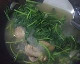 Foto langkah ke 2 dari resep Sayur bayam plus ayam berkuah.