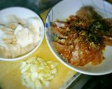 รูปขั้นตอนการทำที่ 1 ของ หมูกระเทียมใบมะกรูด