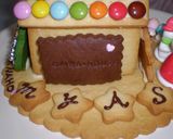 A picture of step 6 of Cookie House For Christmas.