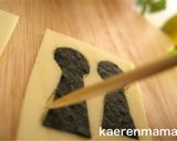 A picture of step 5 of How to Make Baikinman Onigiri.