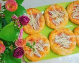 Foto langkah ke 8 dari resep Pizza Mini Simple Tanpa Telur.