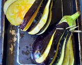 Foto del paso 1 de la receta: Berenjenas al horno en abanico con majado y glaseado Urrutia