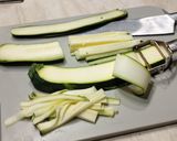 Gombás cukkini tagliatelle, sajtos cukkini lepénnyel. Low carb recept fázis 3 fotója