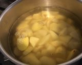 Une image de l'étape 2 de Purée de pommes de terre roseval gratinée à l emmental.