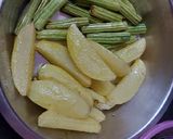 সজনে ডাঁটা আলু পোস্ত(Sojne data aloo posto recipe In Bengali) রেসিপির ধাপ 2 ছবি