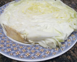 Foto del paso 1 de la receta: Milanesa de repollo con puré de calabaza, espinacas y pasas