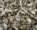 صورة لخطوة 2 من وصفة شوربه الفطر بالكريمه