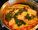 Hình bước làm 2 của món Mì kim chi đậu hũ thịt bằm