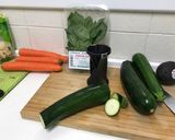 Foto del paso 2 de la receta: Espaguetis de calabacín y zanahoria rallada con pesto de aguacate