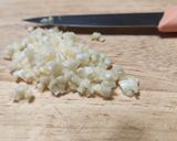 Foto del paso 1 de la receta: Chipirones con ajo y limón