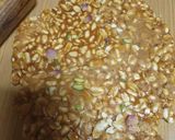 मूंगफली चिक्की(moongfali chikki recipe in hindi) रेसिपी चरण 2 फोटो