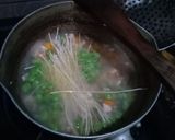 Foto langkah ke 6 dari resep Sop misoa salmon.