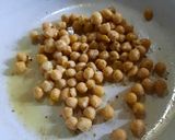 Foto del paso 4 de la receta: Garbanzos, cherry, hongos, zucchini, etc (picada saludable)