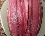 Foto del paso 1 de la receta: Solomillo de bonito a la sal piramidal al limón y aceite de sésamo