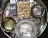 A picture of step 1 of Noodles Coated Cheese Fritters.