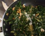A picture of step 2 of Mushroom in spinach.