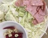 รูปขั้นตอนการทำที่ 1 ของ 🥓กะหล่ำผัดเบคอน บาปหนาสำหรับคนอยากผอม 🥓