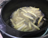 Foto del paso 2 de la receta: Papas Fritas con Salsa de queso a la Sartén de hierro 🇨🇱