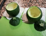 Foto del paso 1 de la receta: Calabacín relleno de verduras con pavo