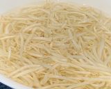 Foto langkah ke 1 dari resep Bean Sprouts and Fried Tofu in Peanut Sauce.