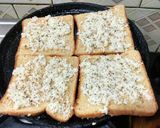 A picture of step 2 of Chicken sandwich with cheesy garlic bread.
